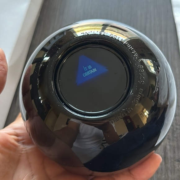 Mattel Magic 8 Ball Black Prediction Toy - Picture 2 of 2